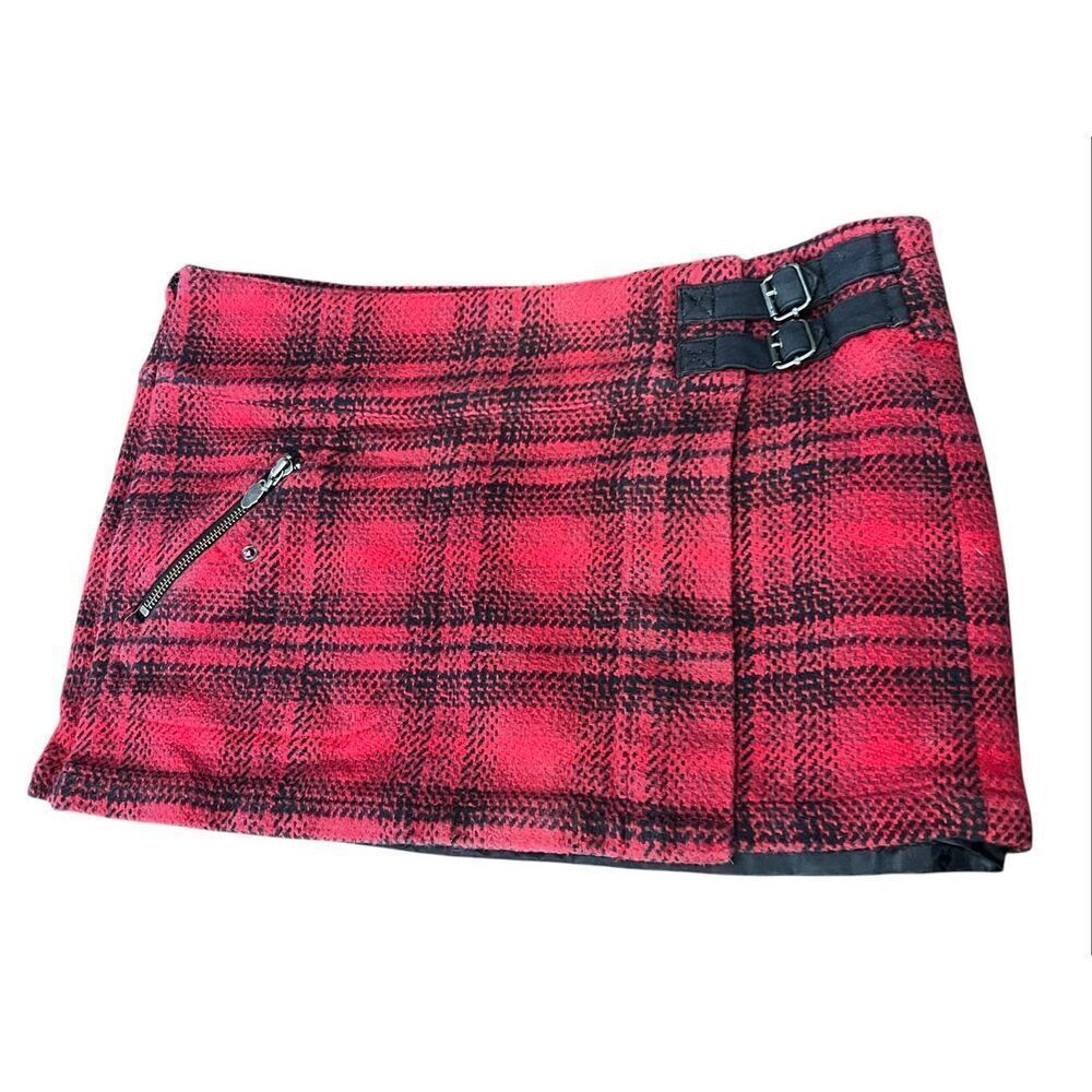Vans woman’s 9 red black plaid tartan skater punk rock mini skirt